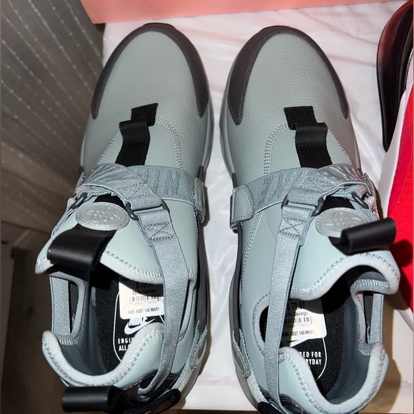 New Nike shoes - Picture 7 of 9